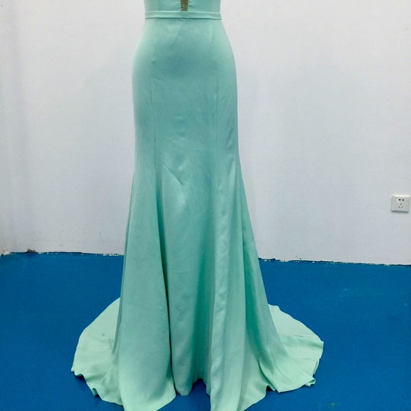 Evening gown. - Picture 2 of 2